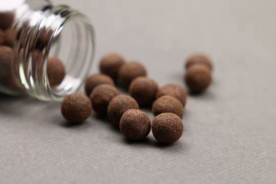 Zen Aroma Aroma Pellets – natural incense balls in glass jar, offering smokeless fragrance and refined traditional elegance